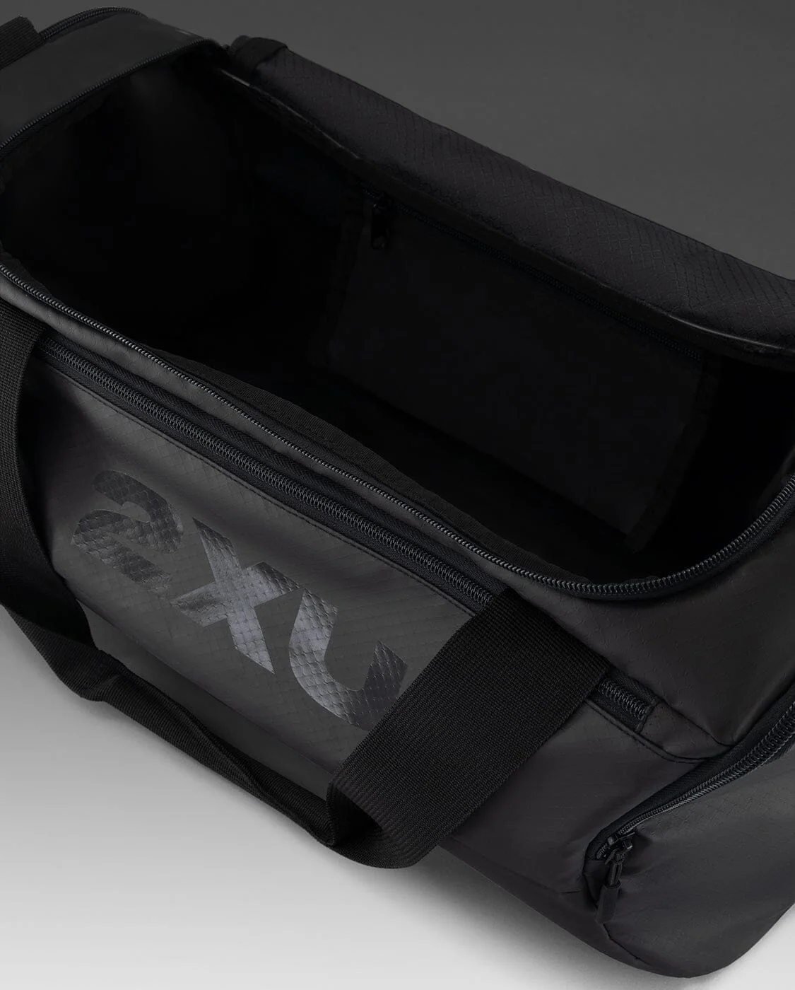 2XU Gym Bag - Image 5