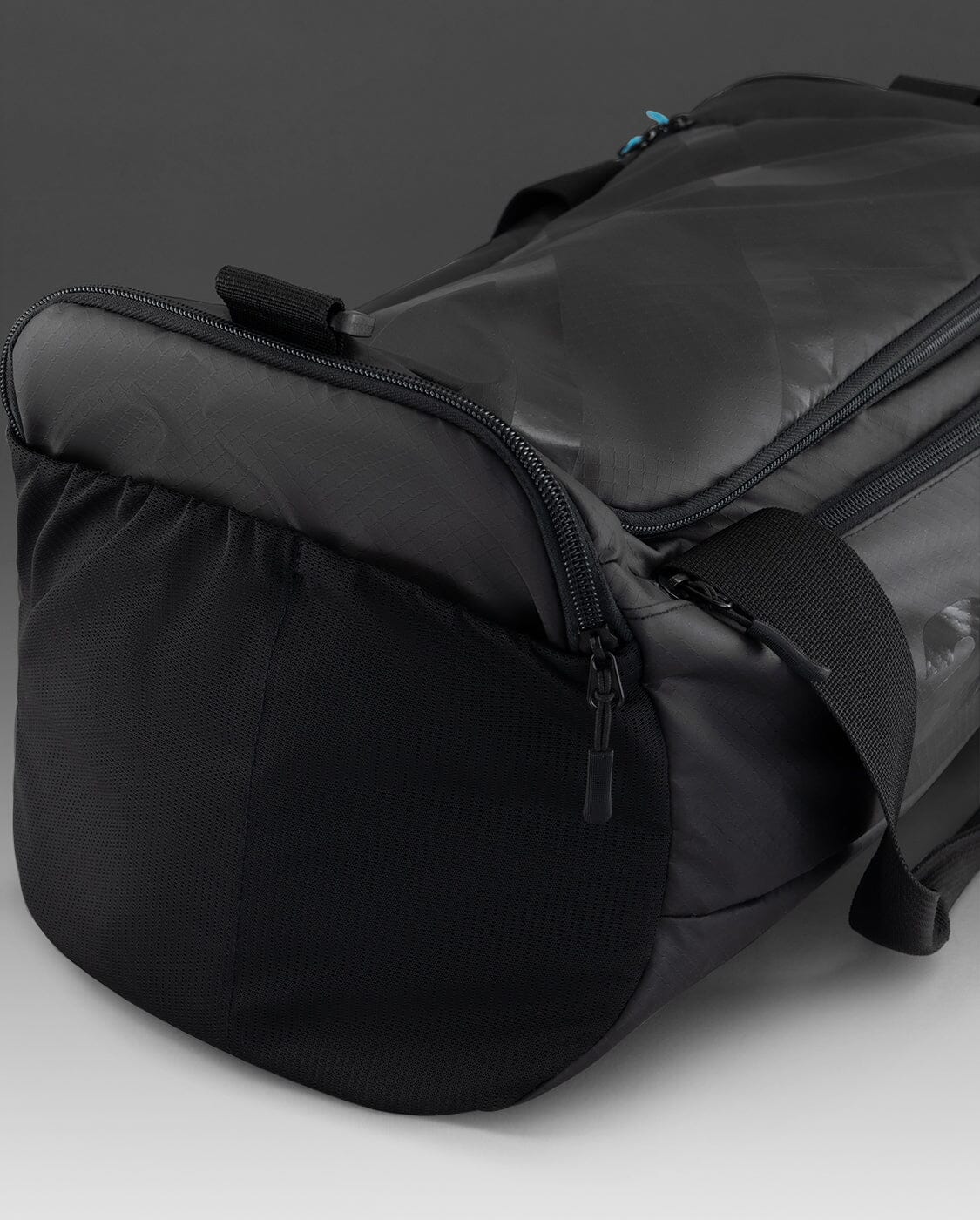 2XU Gym Bag - Image 6