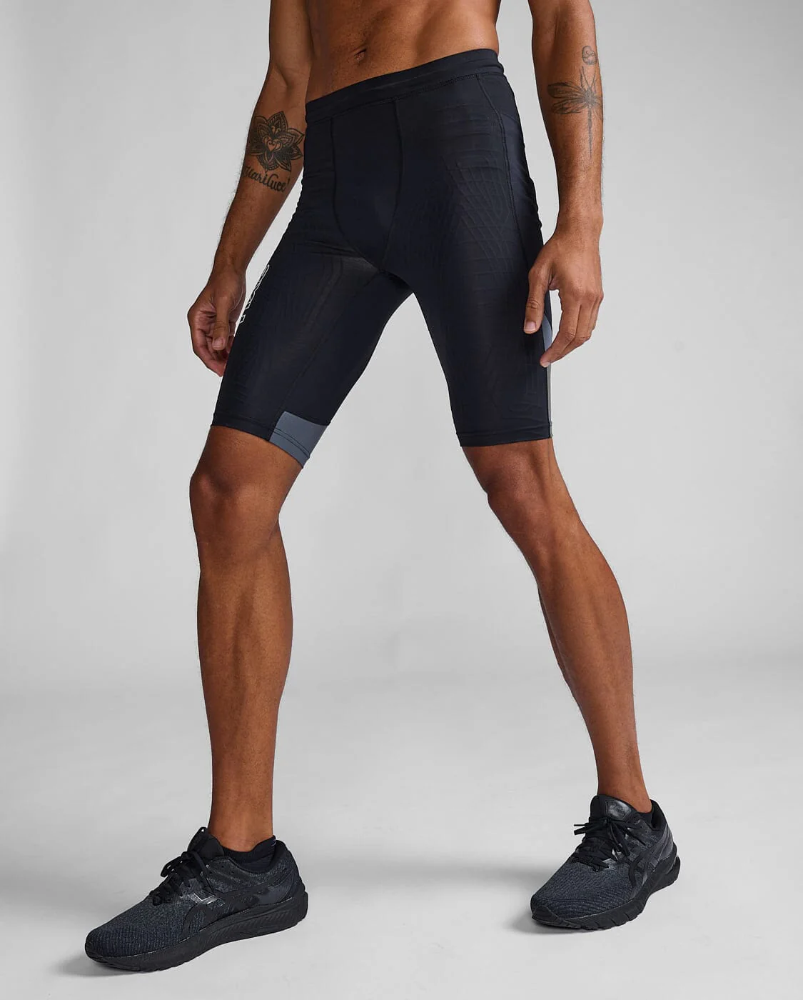 2XU Men's Light Speed React Compression Shorts MA7050B - Image 3