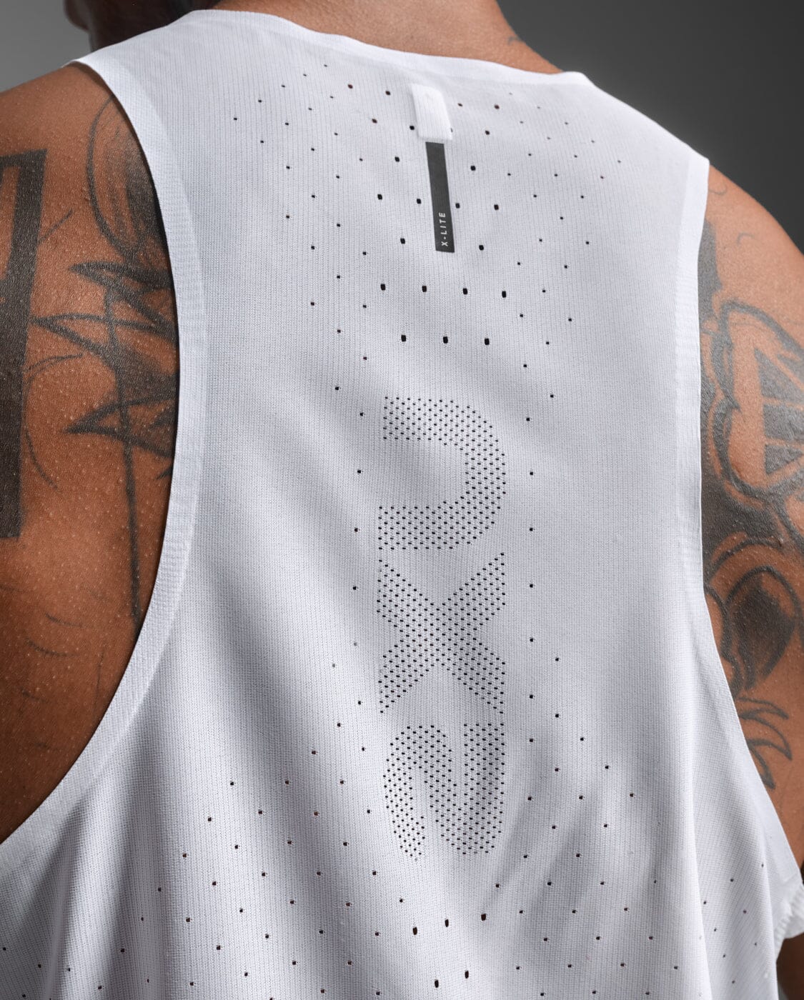 2XU Men's Light Speed React Singlet MR7375A - Image 6