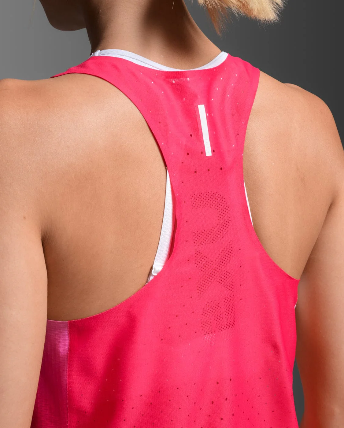 2XU Women's Light Speed React Crop Singlet WR7451A - Image 7
