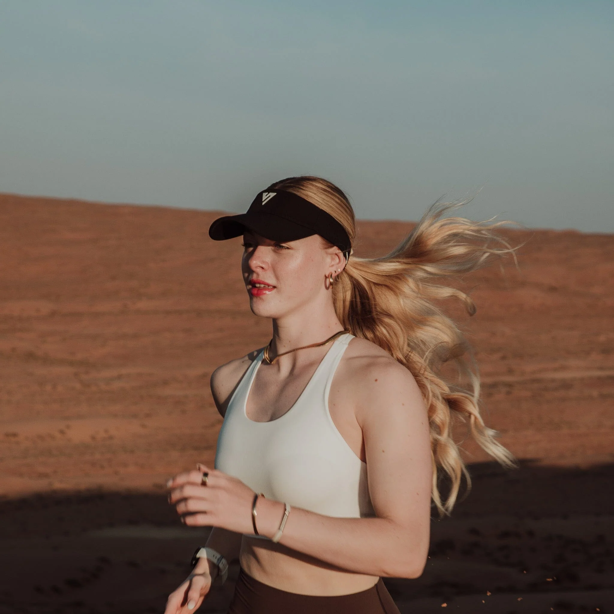 Versus Black Running Visor - Image 6