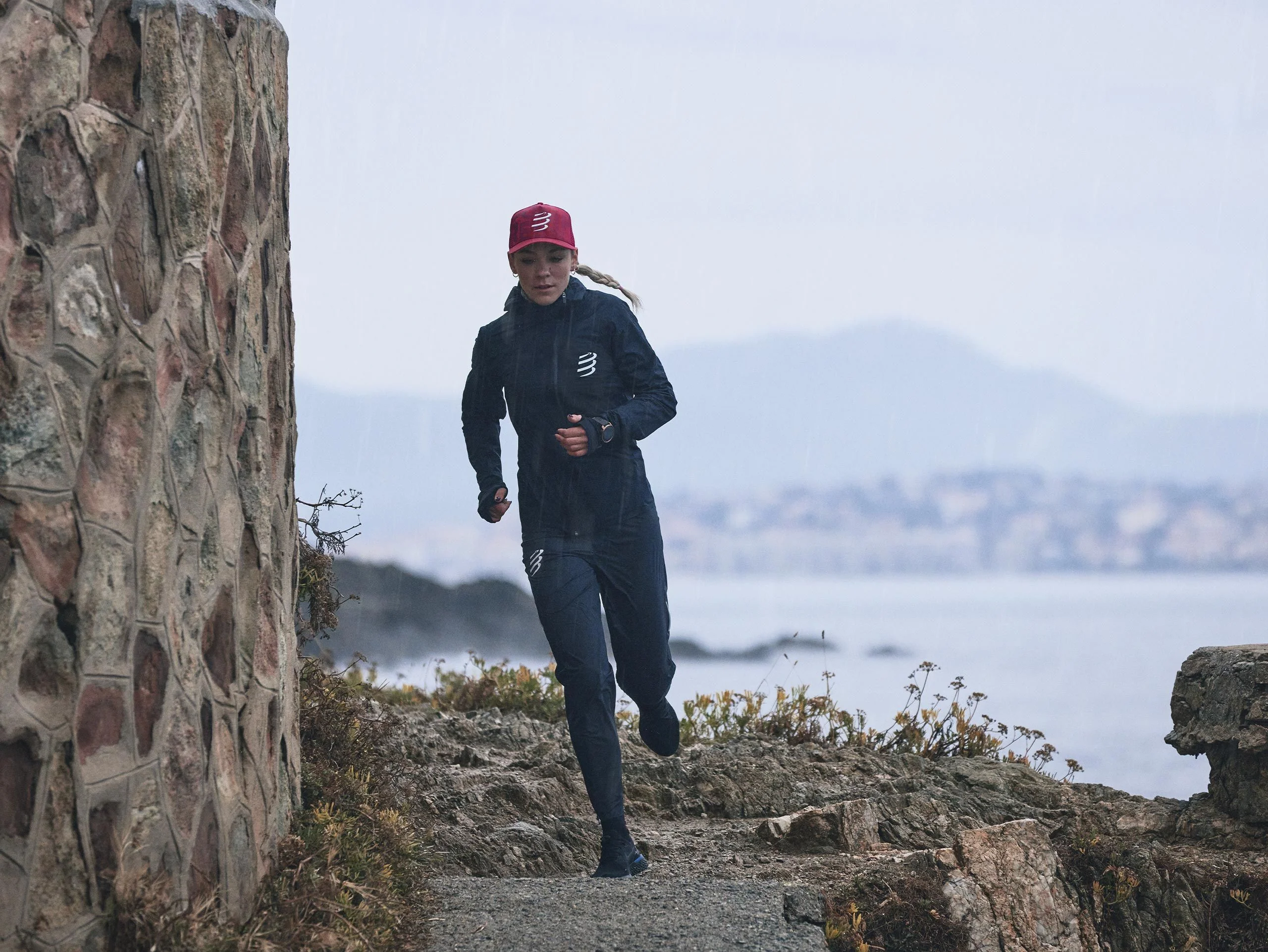 Compressport Hurricane Waterproof 10/10 Jacket Unisex - Image 9