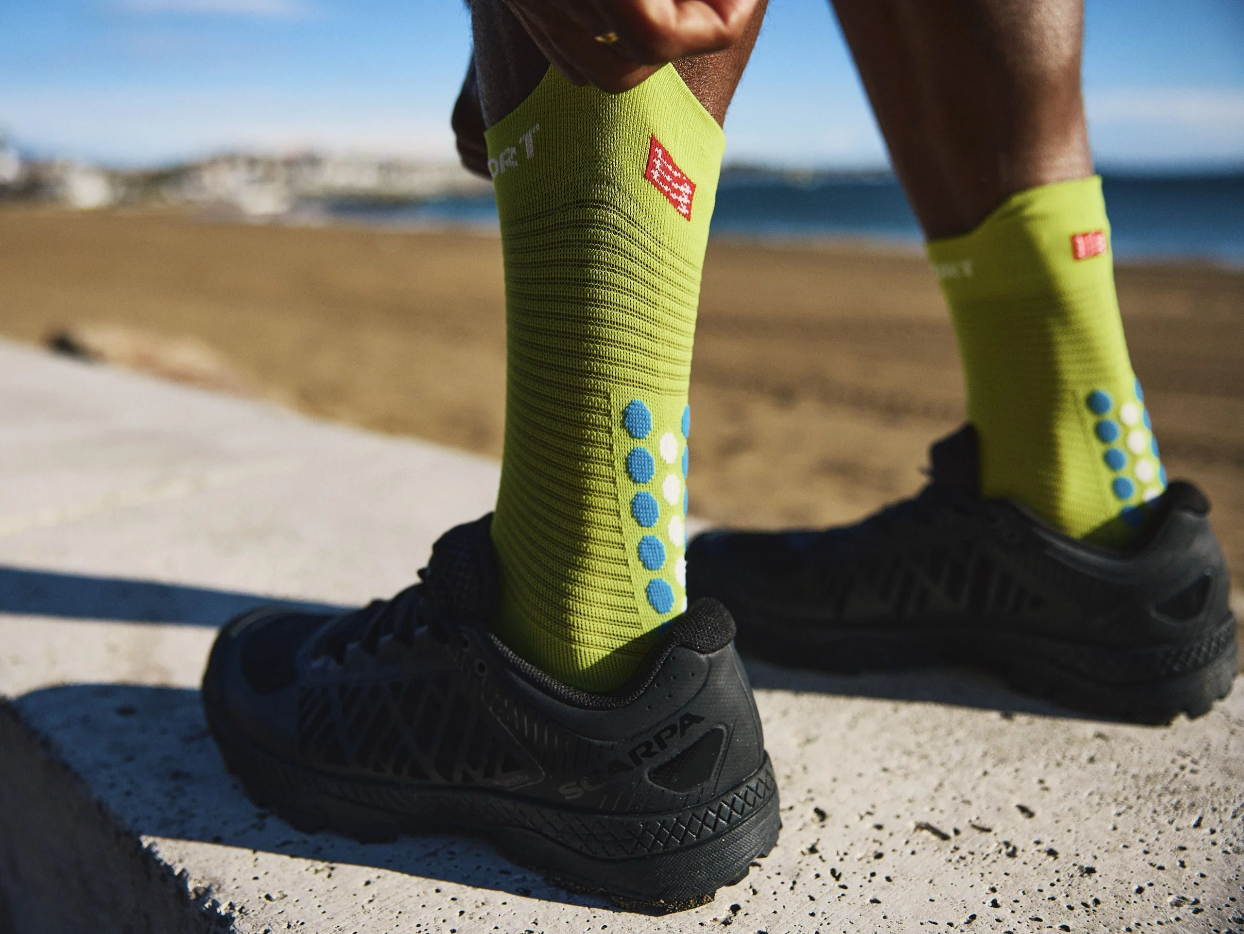 Compressport Pro Racing Socks V4.0 Run High - Image 3