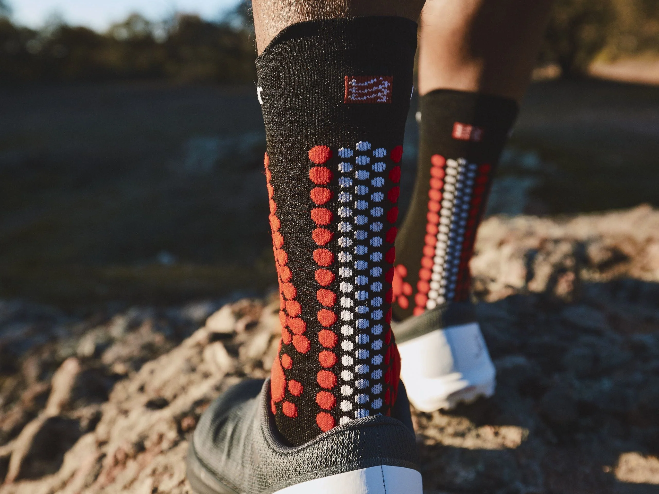 Compressport Pro Racing Socks V4.0 Trail - Image 4