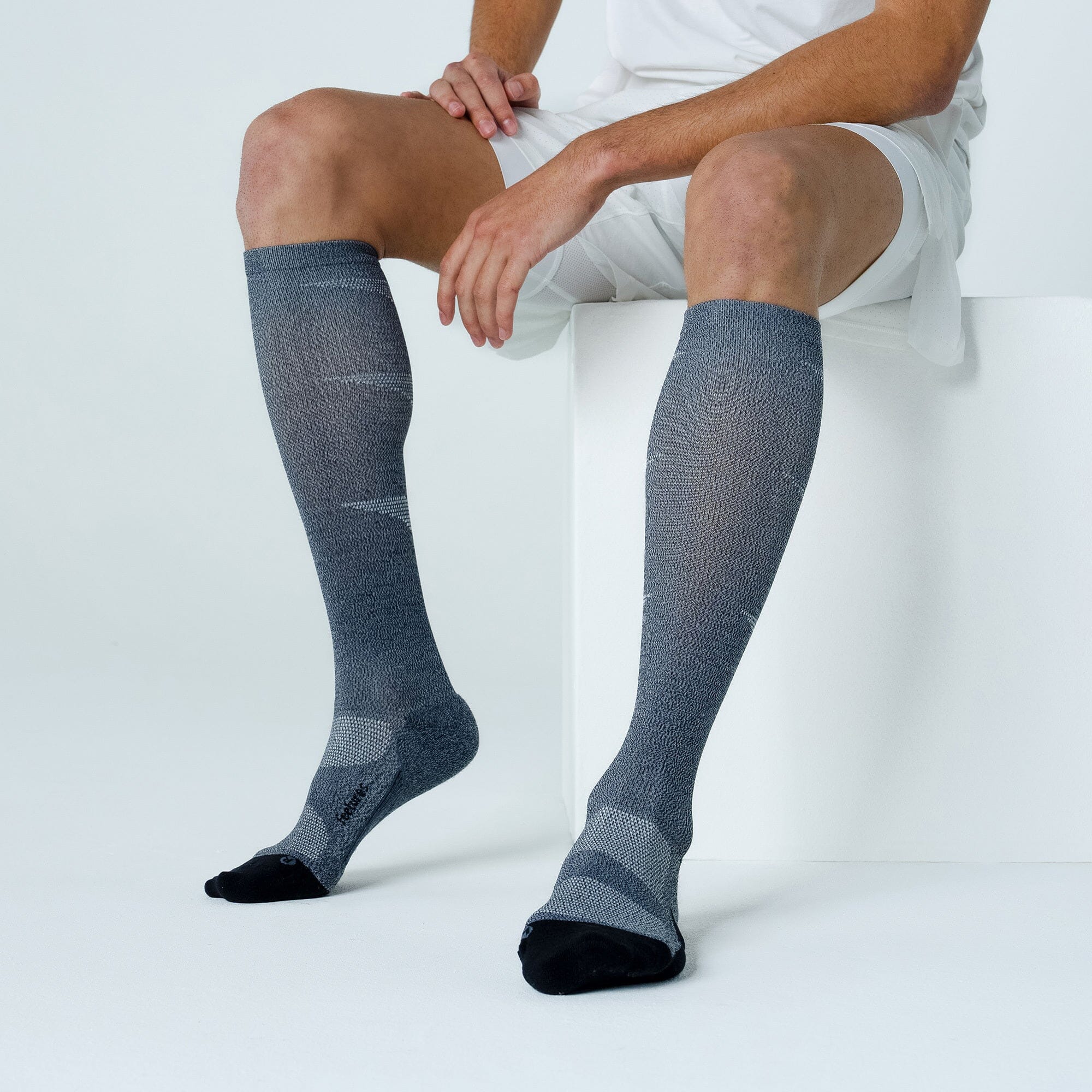 Feetures Graduated Compression Light Cushion Knee High Socks - Image 3