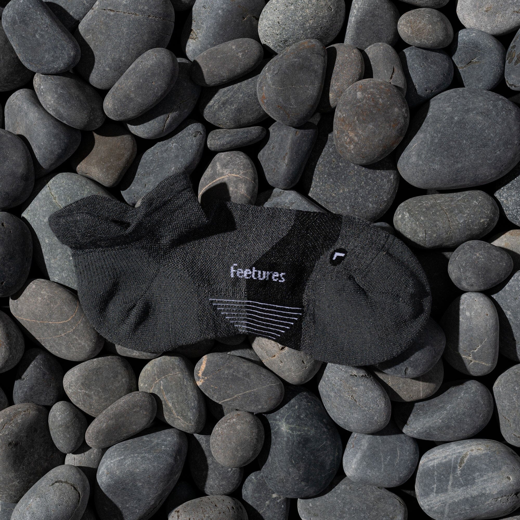 Feetures Merino 10 Max Cushion No Show Tab Socks - Image 3