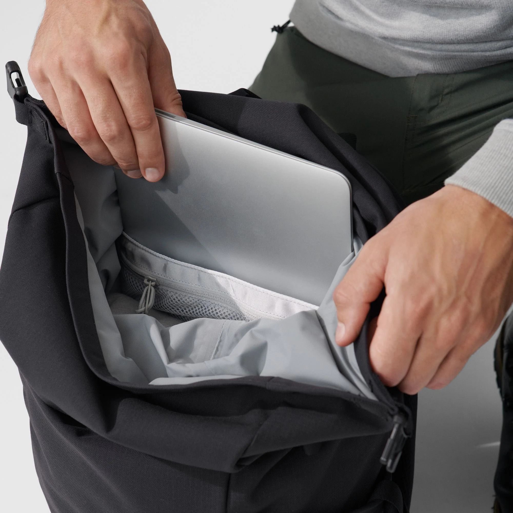 Fjallraven Ulvo Rolltop 30 Backpack - Image 14