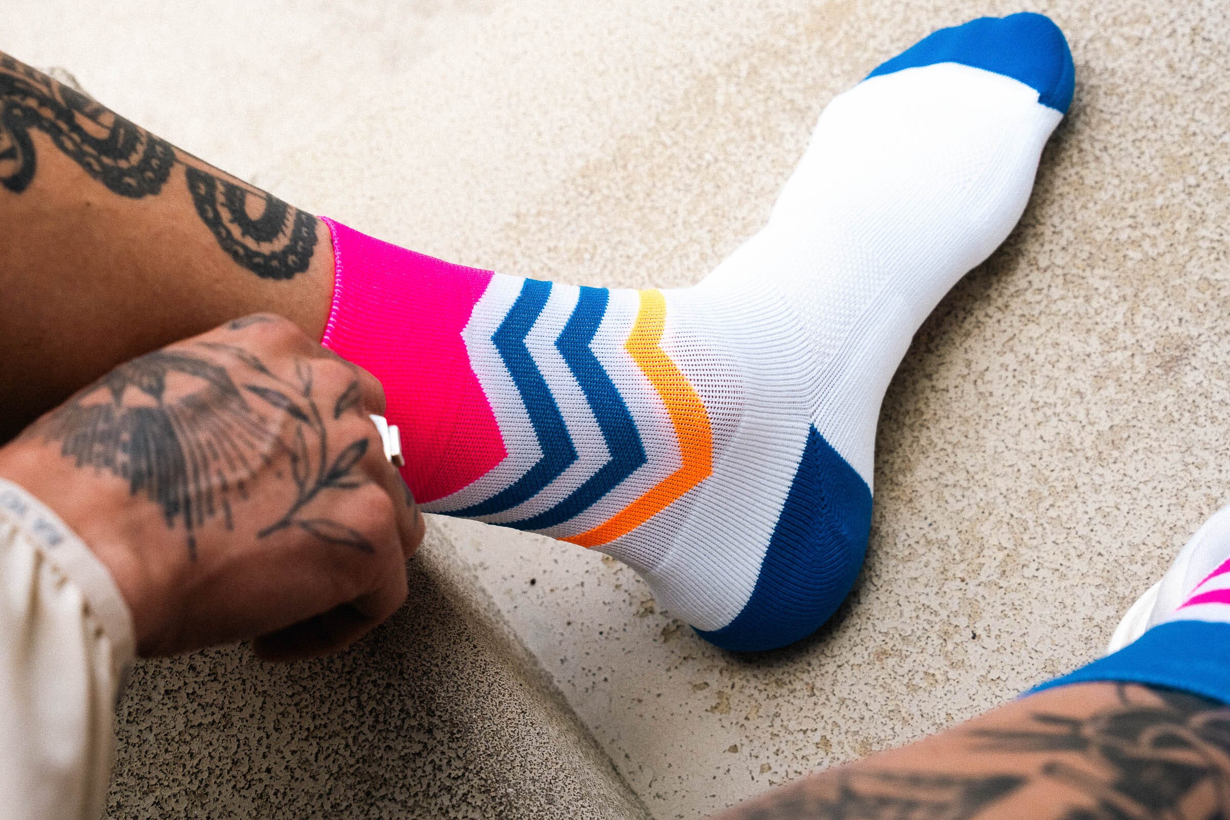 Incylence Running Volts Blue Pink Socks - Image 3