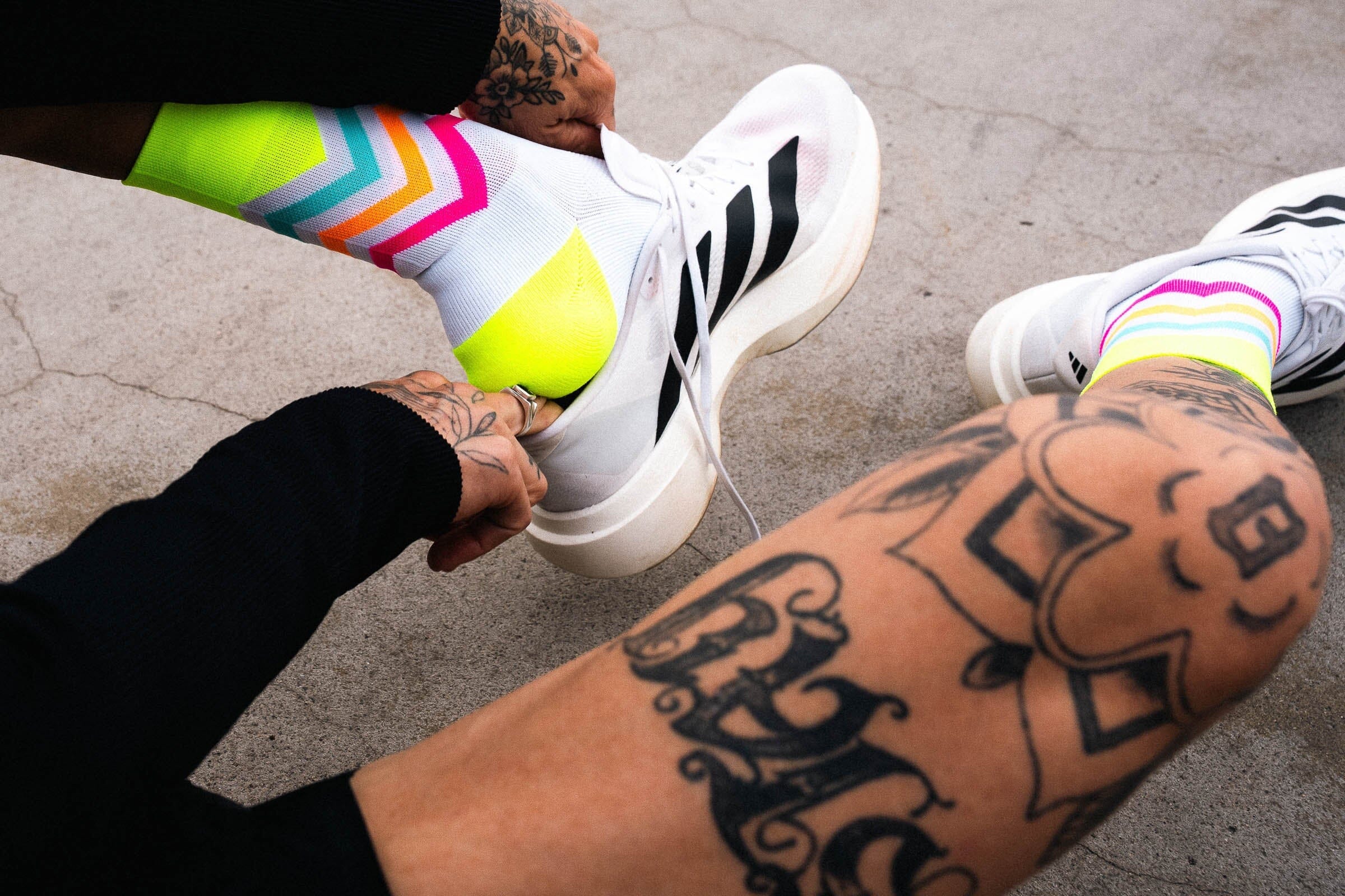 Incylence Running Volts Canary Pink Socks - Image 3