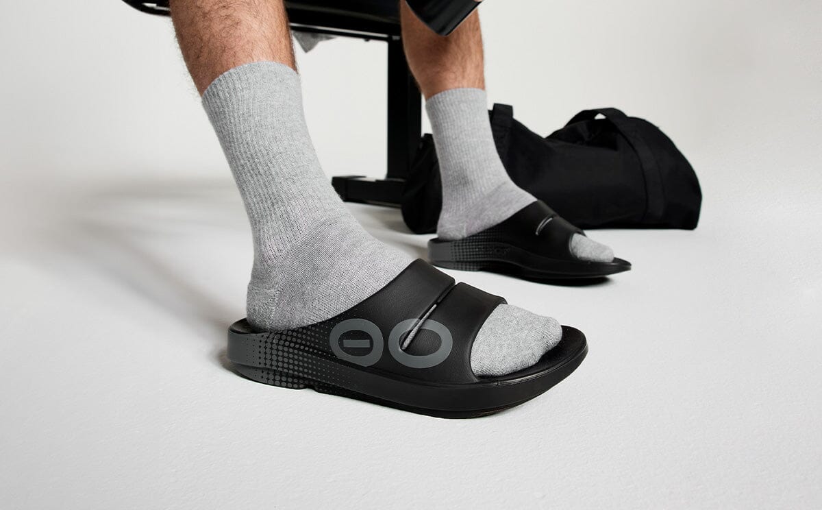 OOFOS Unisex OOahh Sport Slide Sandal - Black Matrix - Image 3
