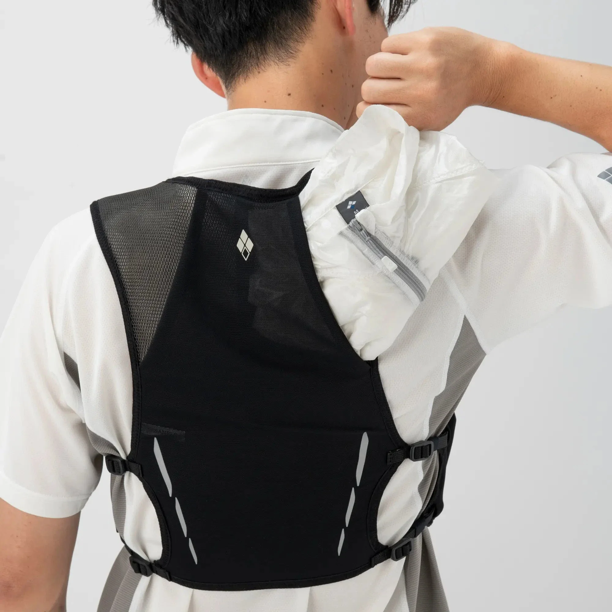 Montbell Cross Runner Vest V2 - Image 14