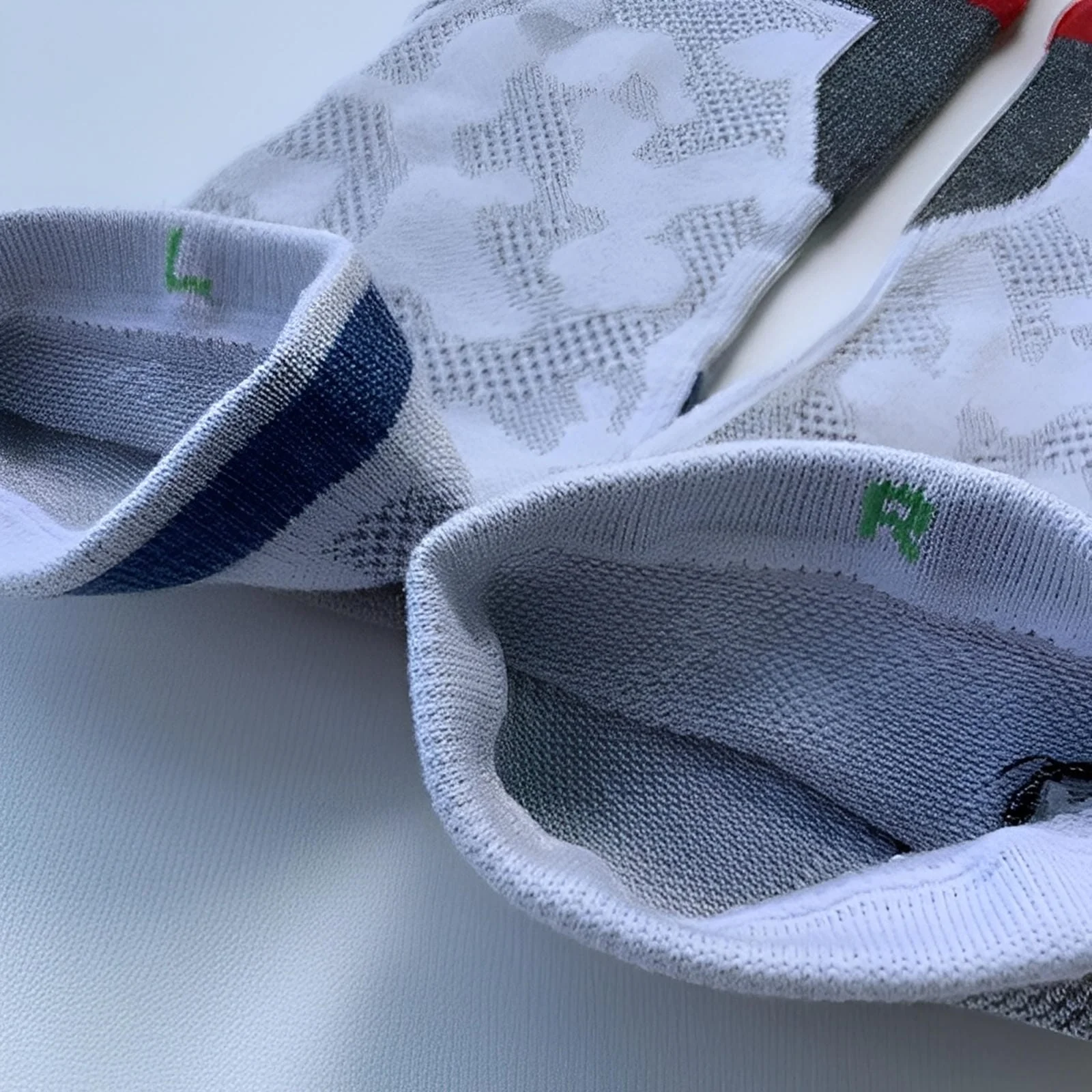Oleno Pale Camo Quarter Running Socks - Image 8