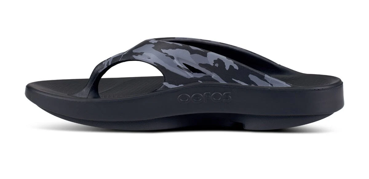 OOFOS Unisex OOriginal Sport Thong Sandal - Black Camo - Image 7