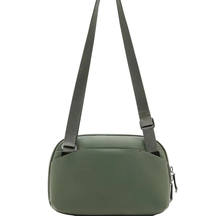 Peak Design Travel Crossbody 3L - Image 2