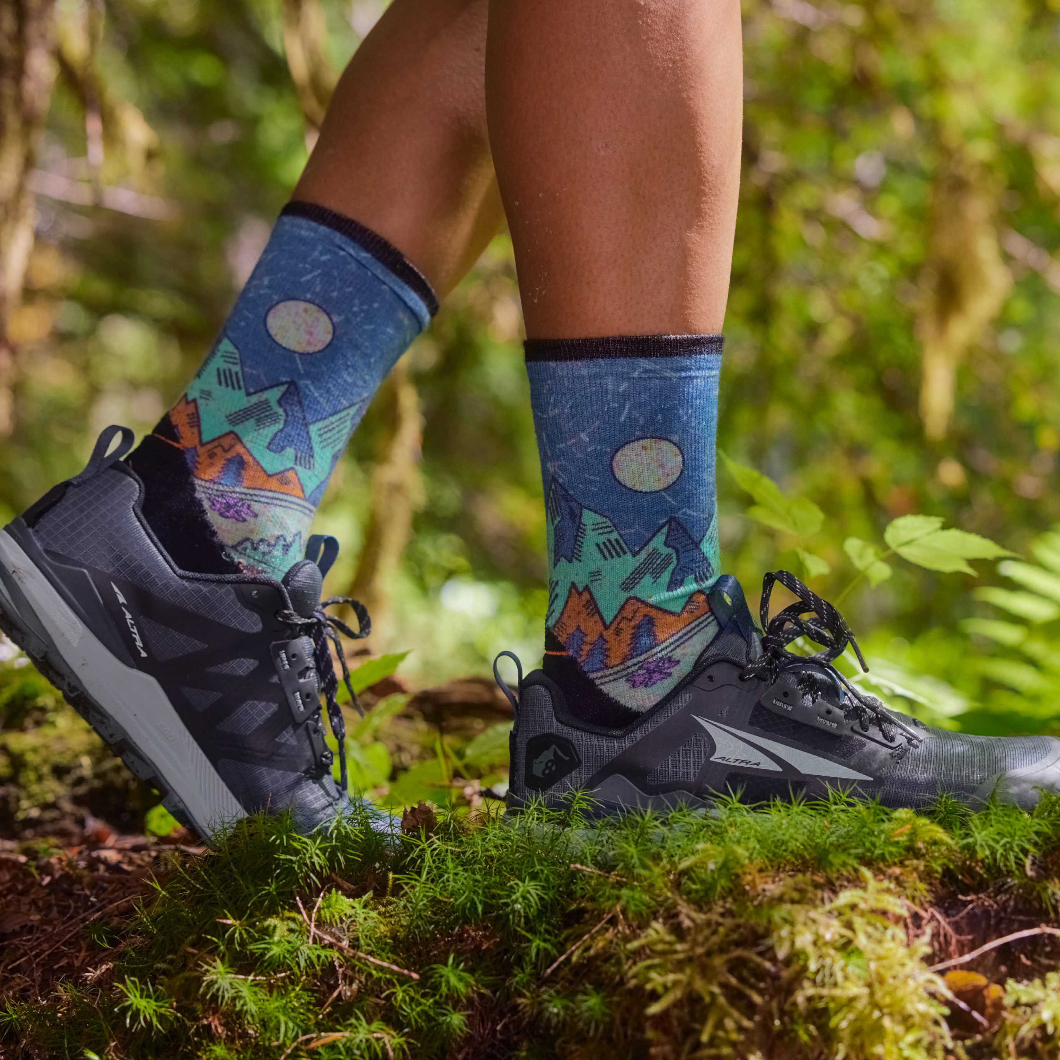 Smartwool Women's Trail Run Targeted Cushion Mountain Print Crew Socks - Image 2