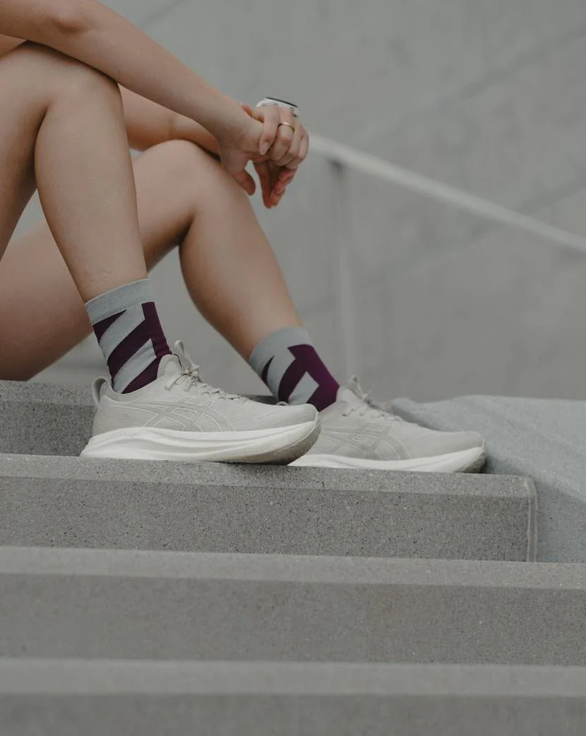 Swiftwick Maxus Mid-Crew Socks - Image 3