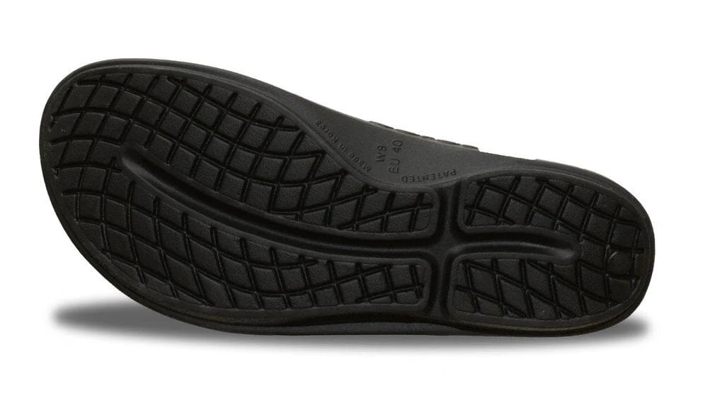 OOFOS Women's OOlala Thong Sandal - Black - Image 2