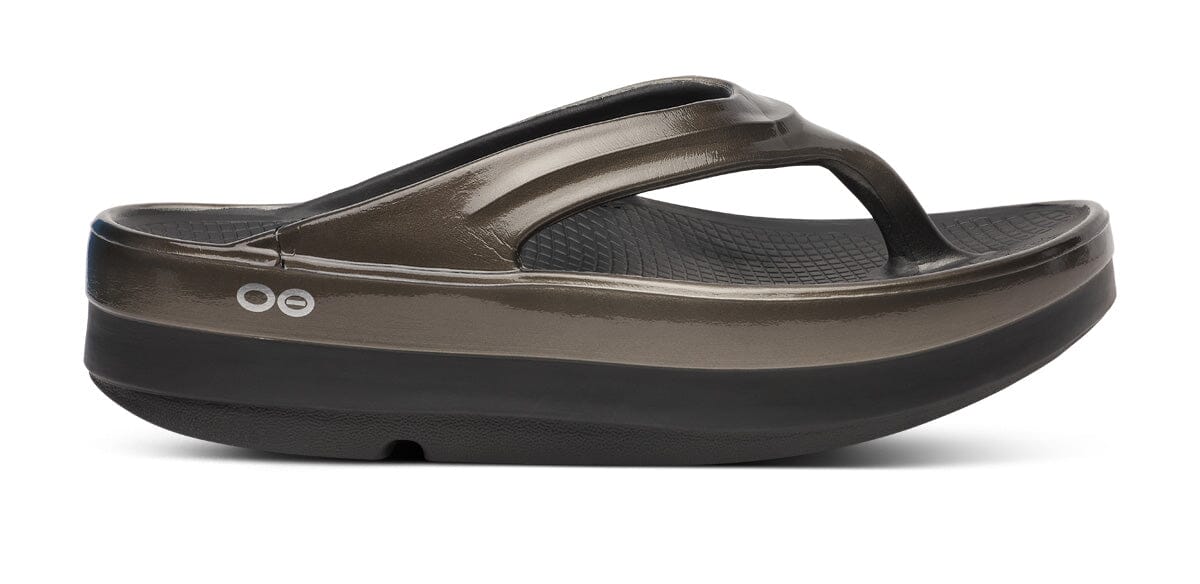 OOFOS Women's OOmega OOlala Stacked Sandal - Titanium Mirror - Image 2