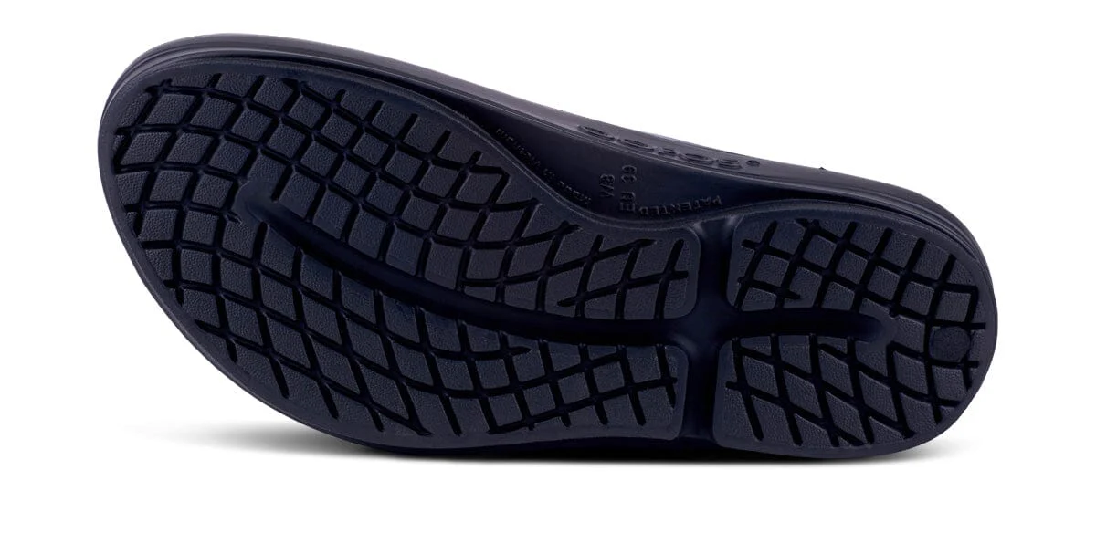 OOFOS Women's OOmega OOlala Thong Sandal - Black - Image 10
